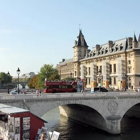 Latin Quarter - Notre Dame Apartment Paris