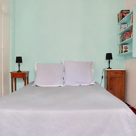 Latin Quarter - Notre Dame Apartment *