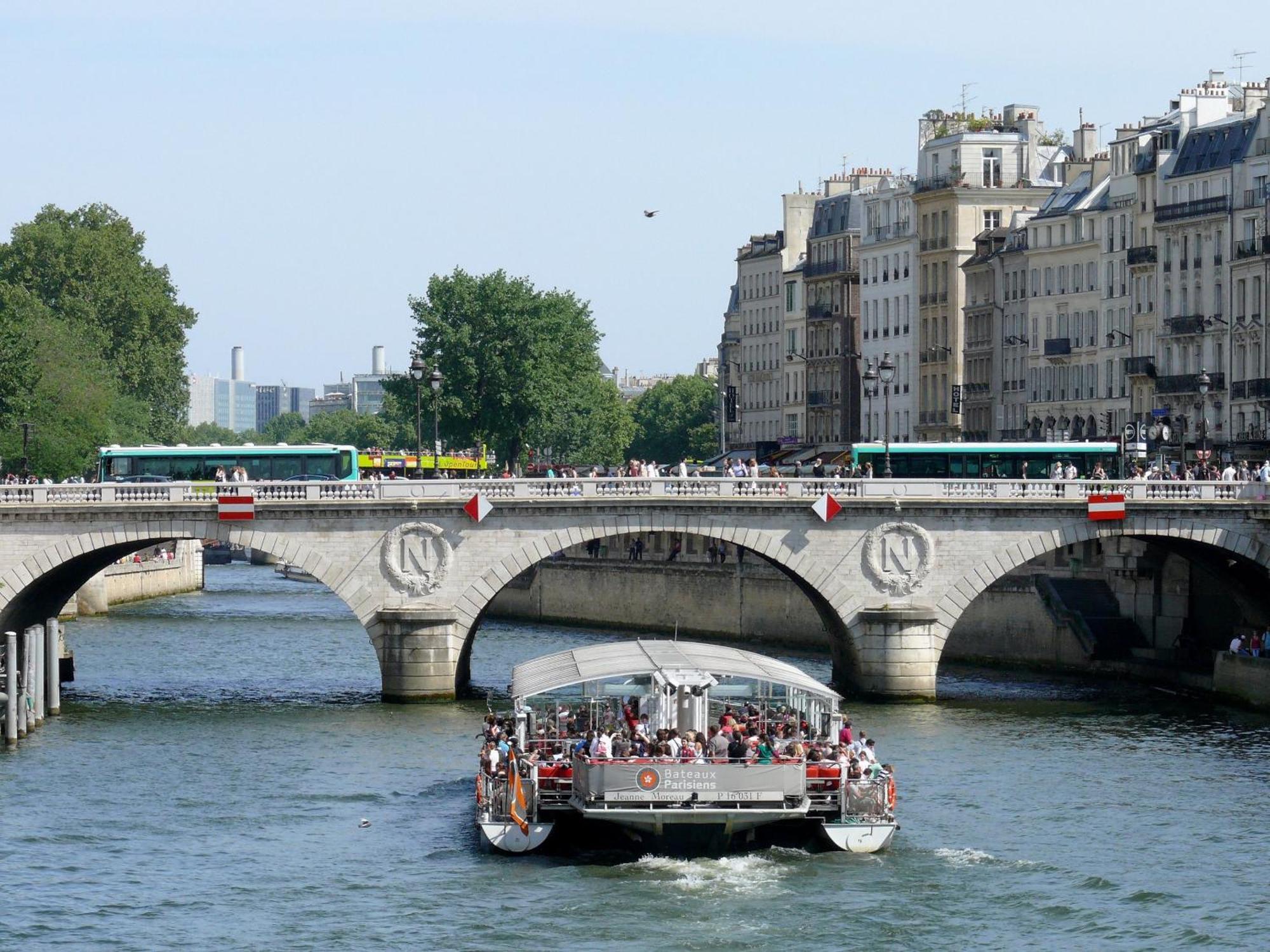 Latin Quarter - Notre Dame Apartment